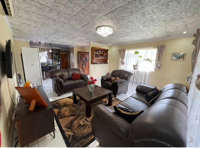 To Let 4 Bedroom Property for Rent in Kathu Northern Cape